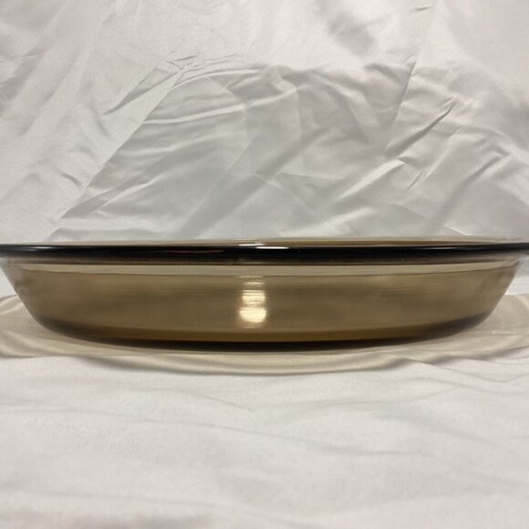 Pyrex 9” d12 round baking dish - Picture 2 of 5